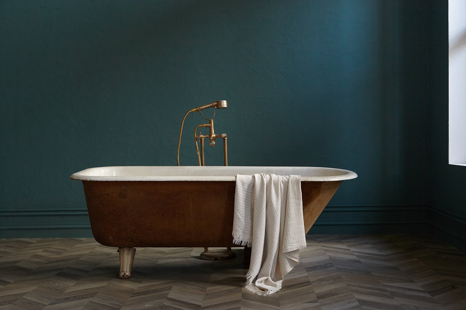 Primitive_Caravaggio Linen Beach Towel_White_37" x 69" - 95 x 175 cm_001358 - PES01 - RMK01