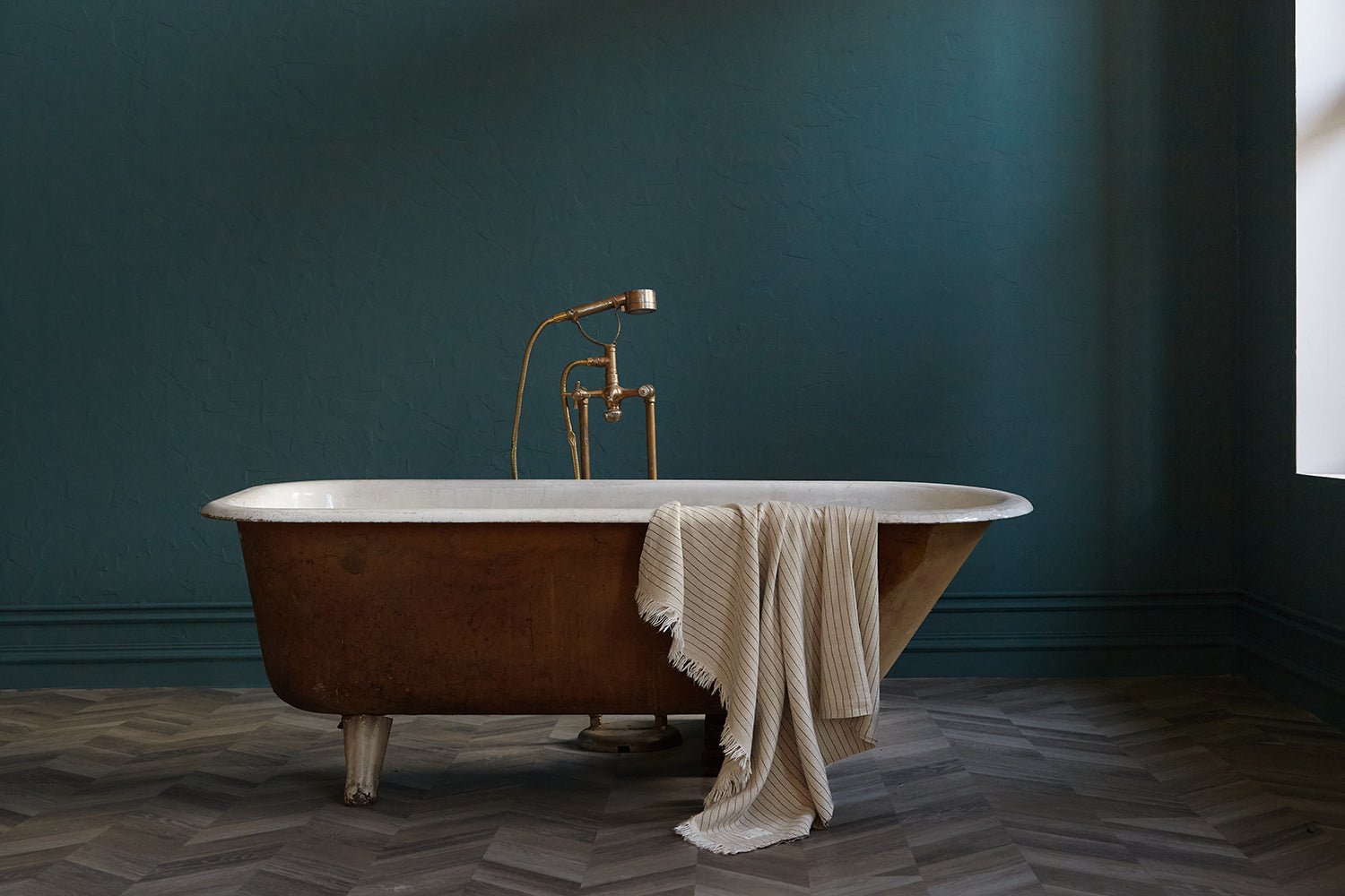 Primitive_Caravaggio Linen Beach Towel_White_37" x 69" - 95 x 175 cm_001358 - PES01 - RMK01