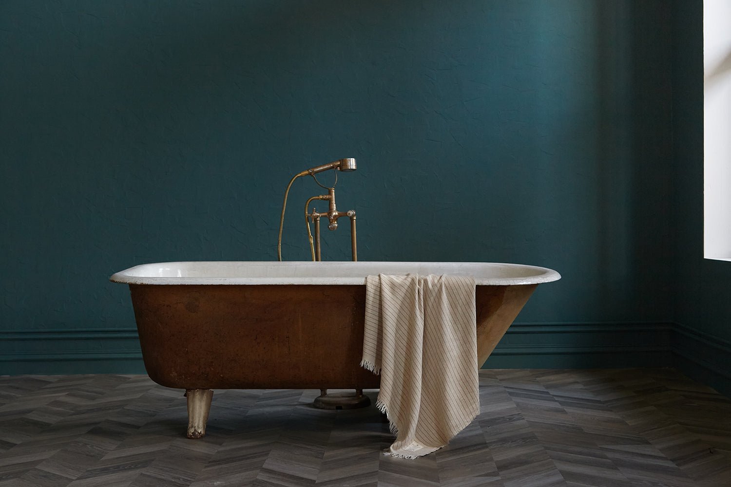 Primitive_Caravaggio Linen Beach Towel_White_37" x 69" - 95 x 175 cm_001358 - PES01 - RMK01