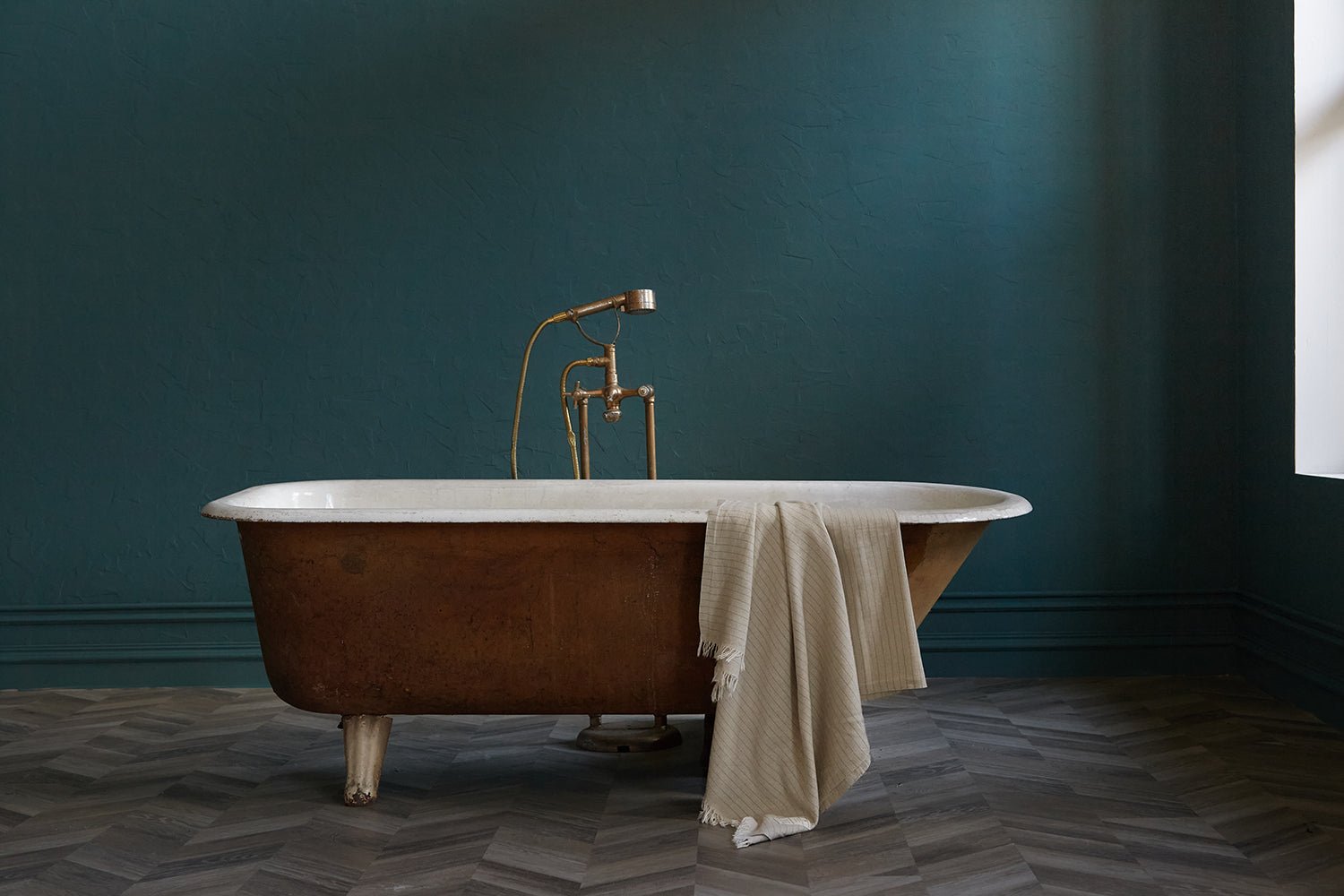 Primitive_Caravaggio Linen Beach Towel_White_37" x 69" - 95 x 175 cm_001358 - PES01 - RMK01