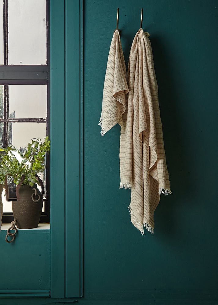 Primitive_Caravaggio Linen Beach Towel_White_37" x 69" - 95 x 175 cm_001358 - PES01 - RMK01