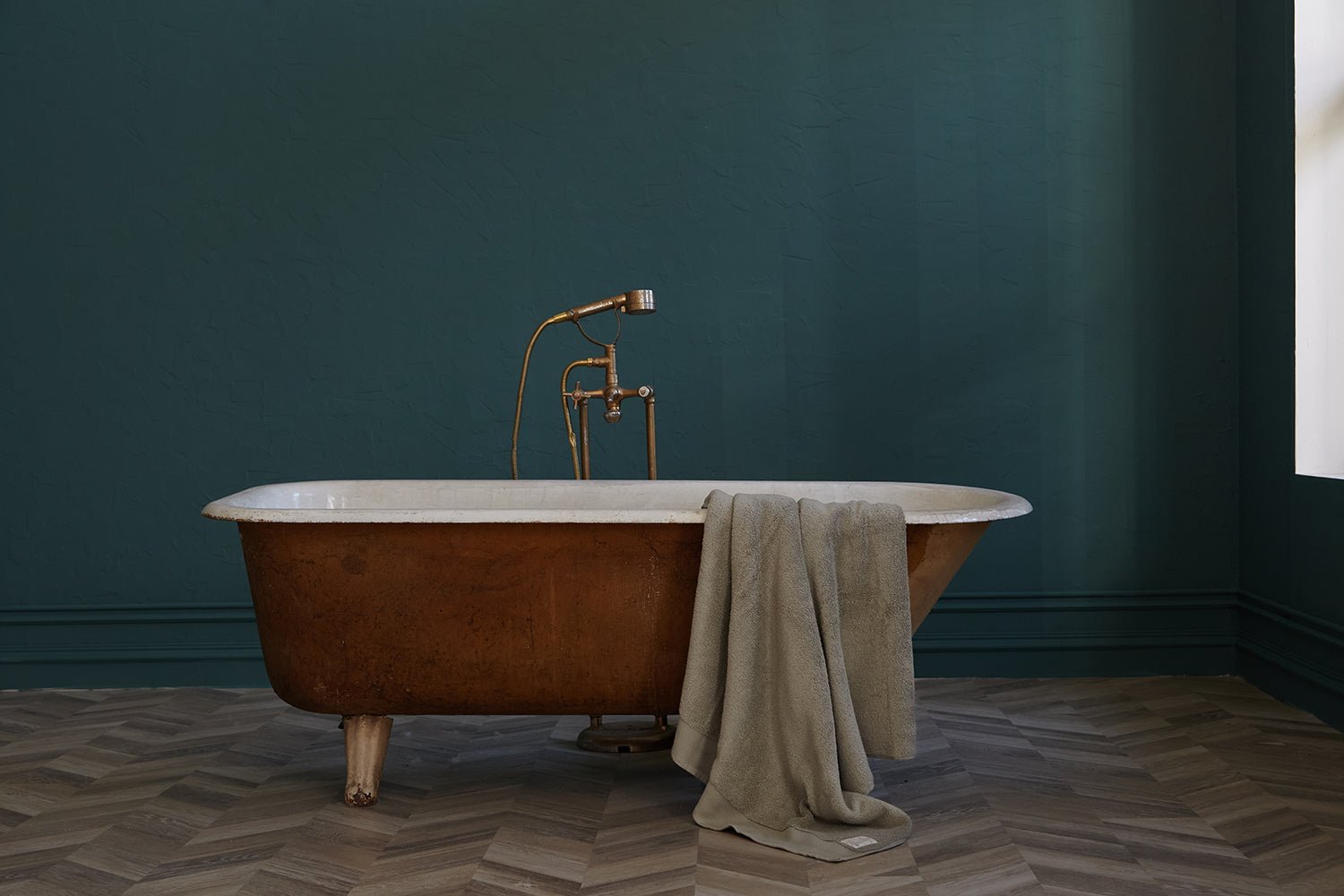 PrimitiveObsidian Touch Bath Towel004021 - HVL01 - 00CZN00