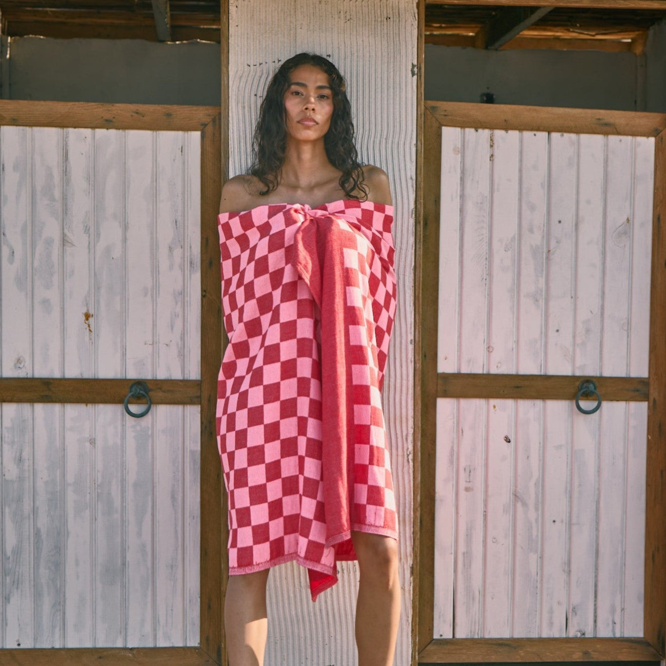 Primitive_Salt Square Recycled Turkish Beach Towel_Ferra - Neon Pink__001423 - PES01 - PXL - R26R08