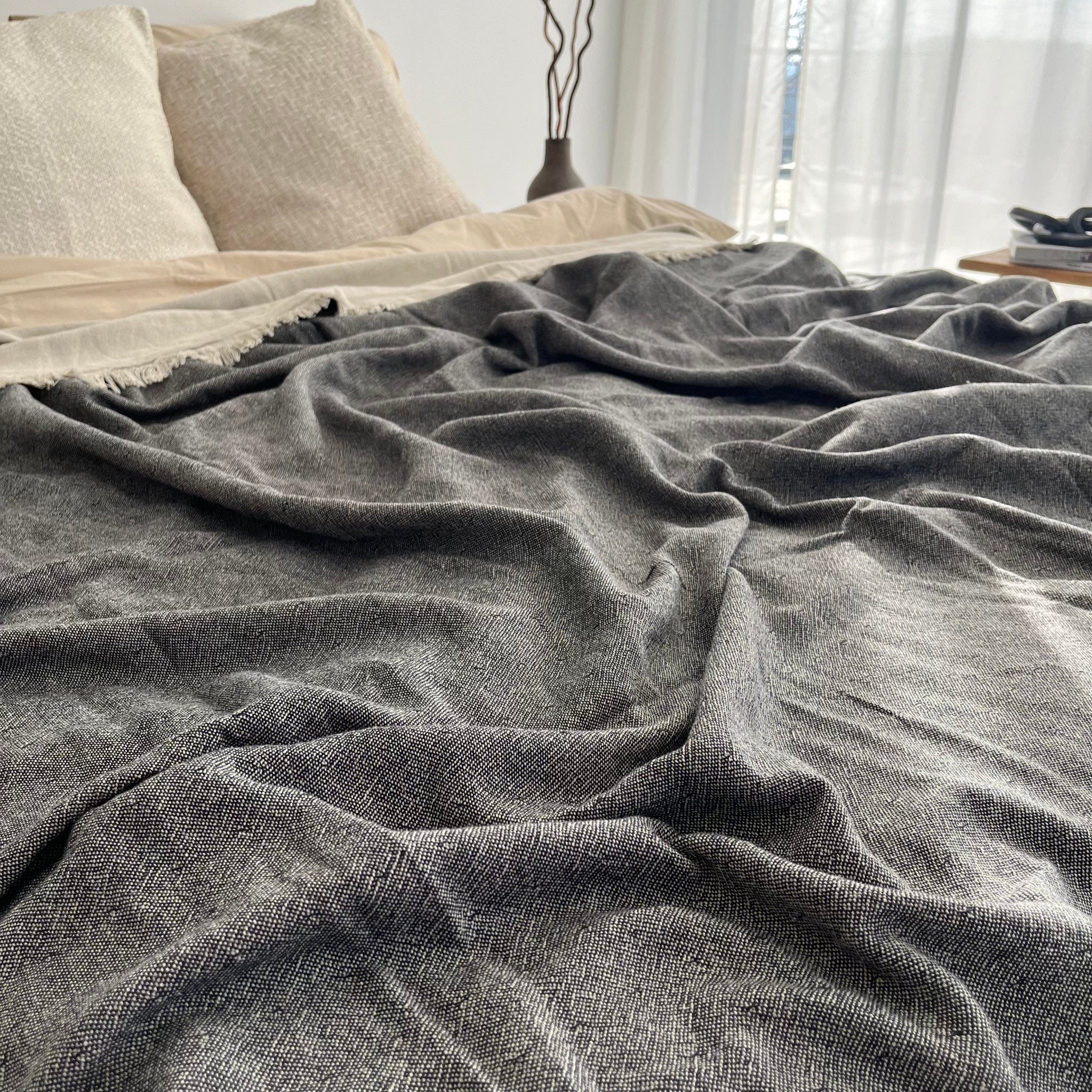 Primitive_Dual Ambiance Linen Bedspread_Black_King Size_017006-BDS01-ATS08