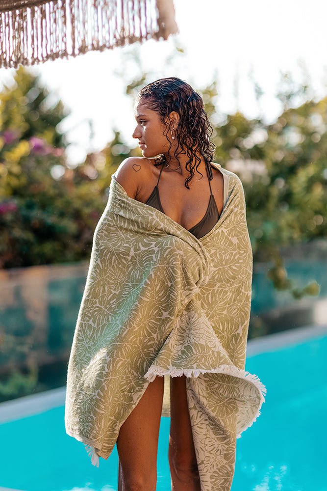 PrimitiveMonstera Beach Towel001238 - PES02 - 00DVL10